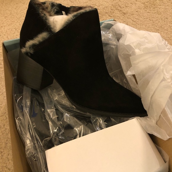 NWT Seychelles Diligence Fur Booties - Picture 5 of 6